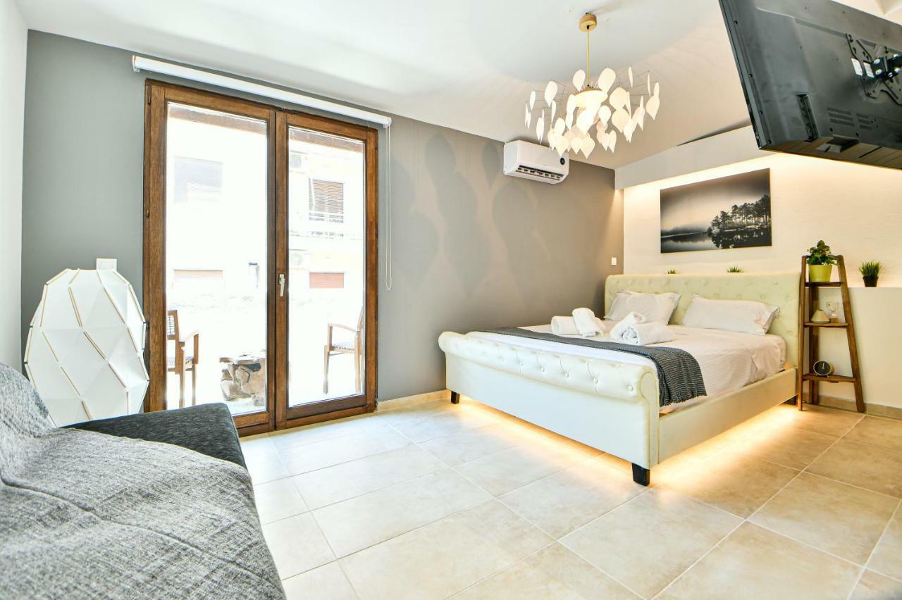 Flowers Of Athens, Boutique Aparthotel With 6-Apartments In Central Athena Bagian luar foto