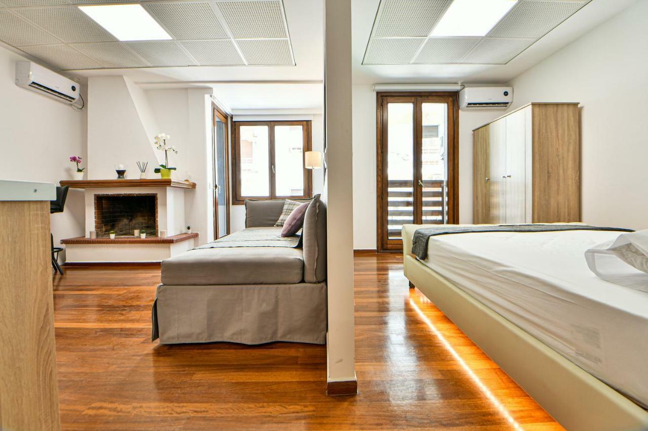 Flowers Of Athens, Boutique Aparthotel With 6-Apartments In Central Athena Bagian luar foto