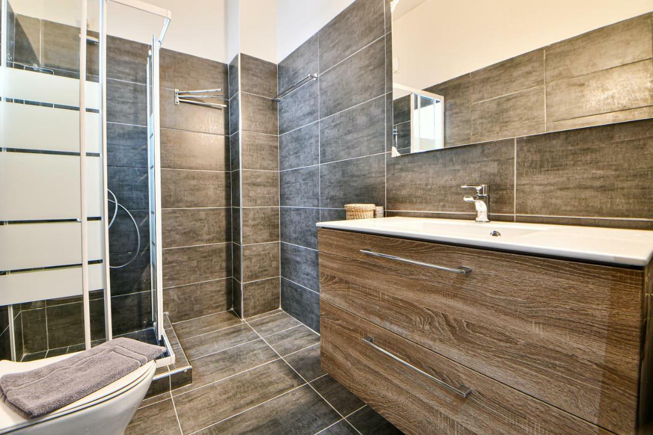 Flowers Of Athens, Boutique Aparthotel With 6-Apartments In Central Athena Bagian luar foto