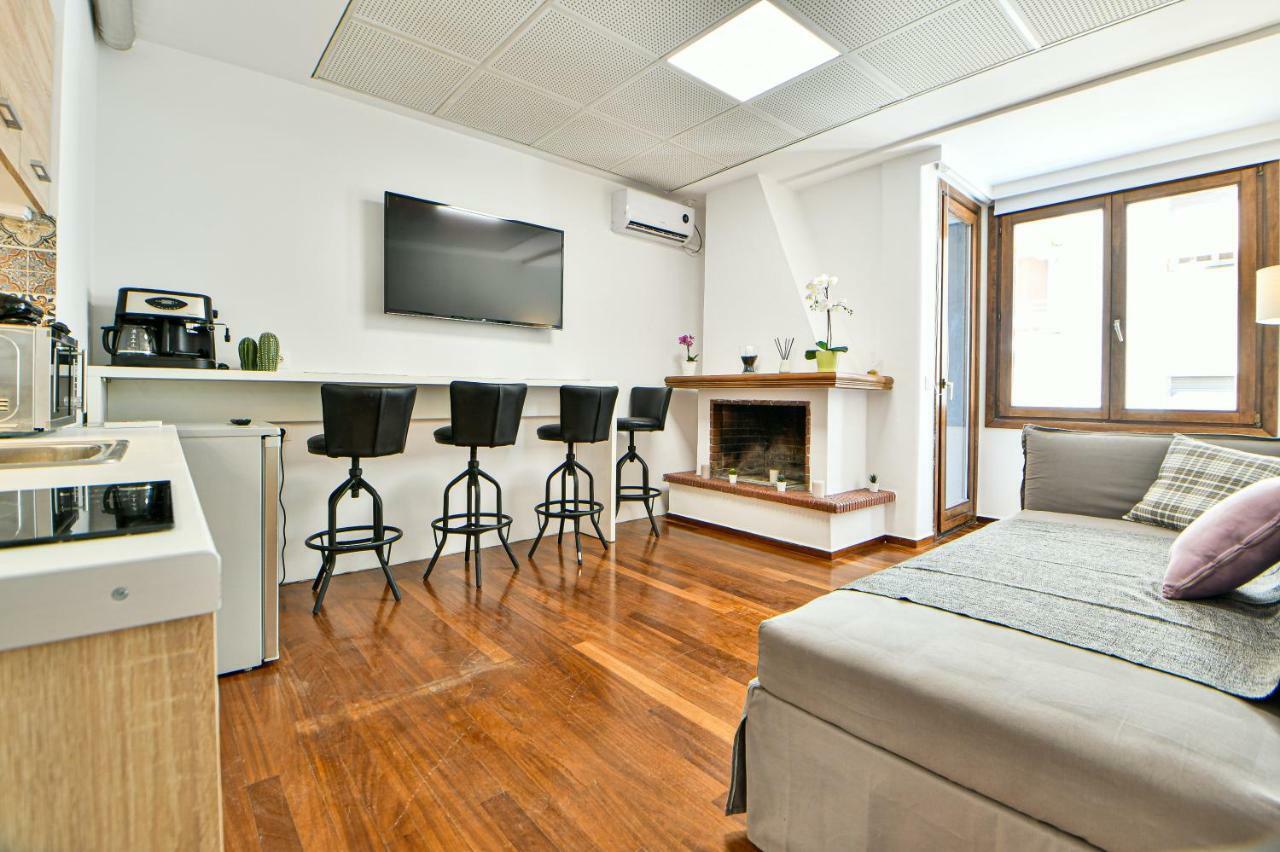 Flowers Of Athens, Boutique Aparthotel With 6-Apartments In Central Athena Bagian luar foto