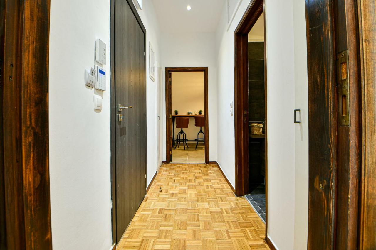 Flowers Of Athens, Boutique Aparthotel With 6-Apartments In Central Athena Bagian luar foto