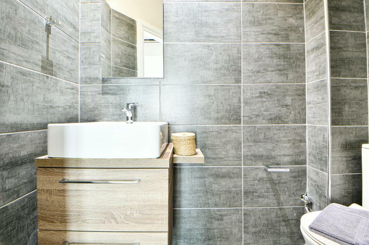 Flowers Of Athens, Boutique Aparthotel With 6-Apartments In Central Athena Bagian luar foto