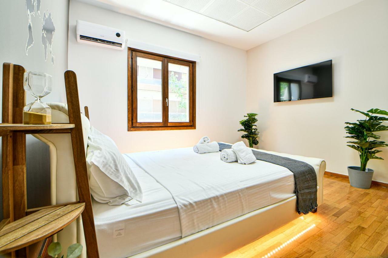 Flowers Of Athens, Boutique Aparthotel With 6-Apartments In Central Athena Bagian luar foto