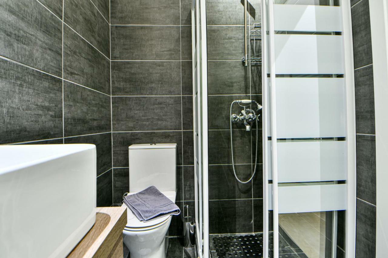 Flowers Of Athens, Boutique Aparthotel With 6-Apartments In Central Athena Bagian luar foto