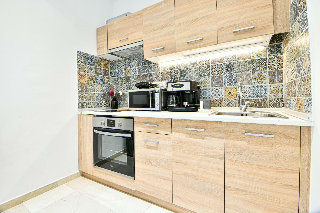 Flowers Of Athens, Boutique Aparthotel With 6-Apartments In Central Athena Bagian luar foto