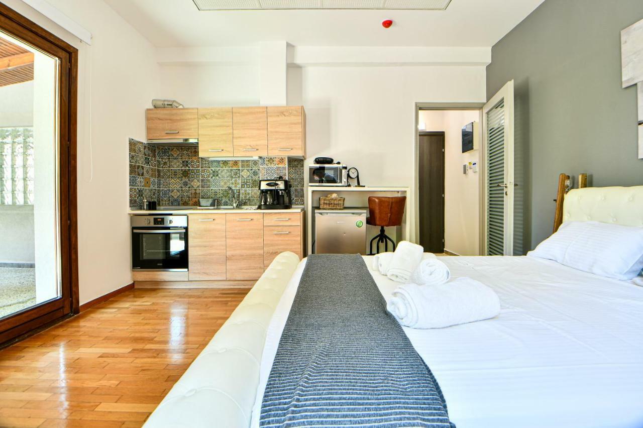 Flowers Of Athens, Boutique Aparthotel With 6-Apartments In Central Athena Bagian luar foto
